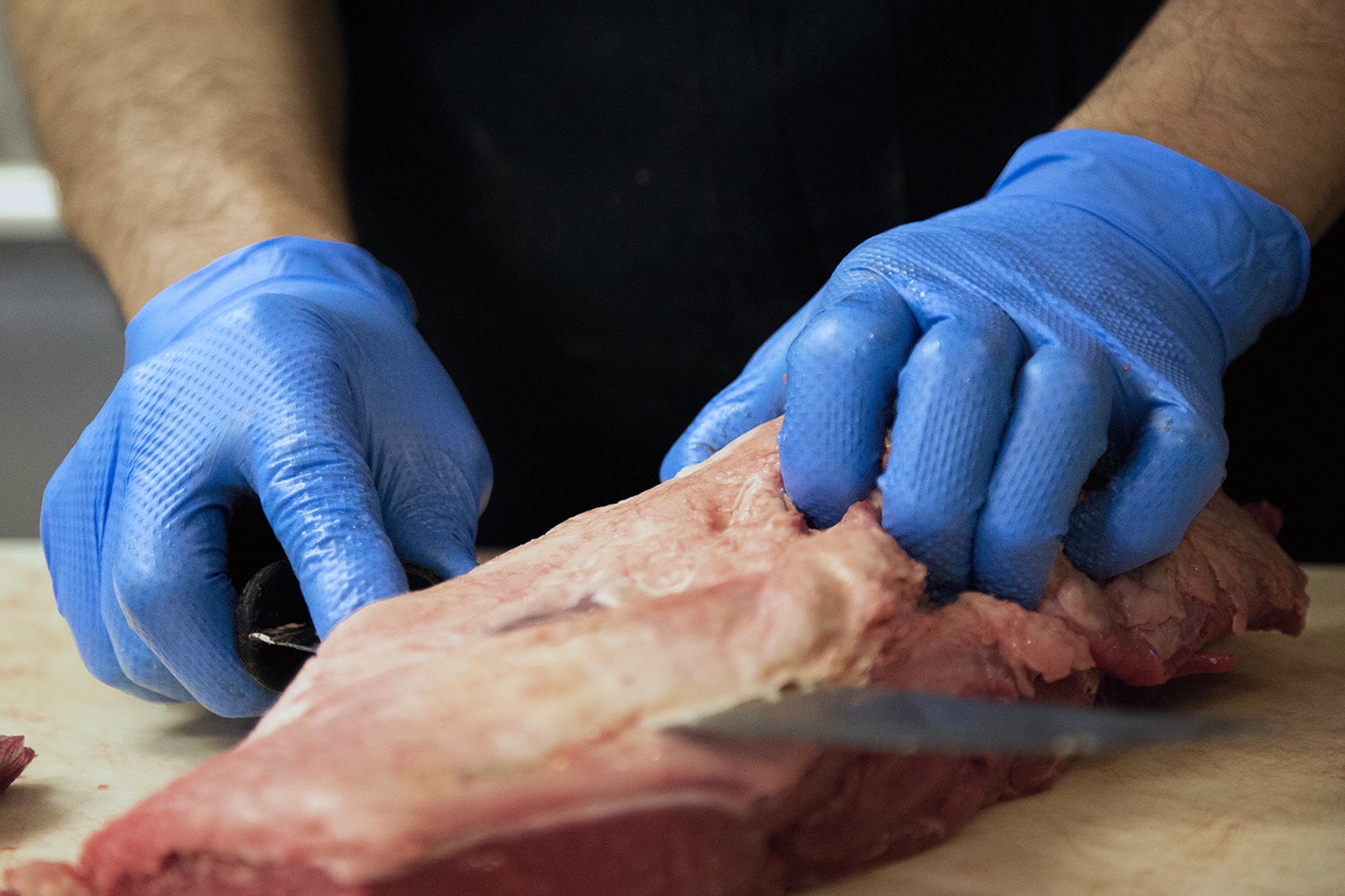 Transition Your Food Service Customers to Nitrile Gloves