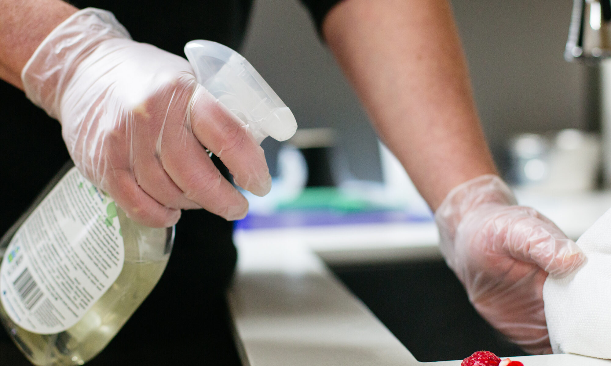 3 Scenarios Where Vinyl Gloves Are Right for the Job